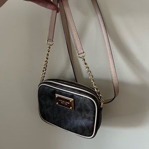 Michael Kors small crossbody (Like New)